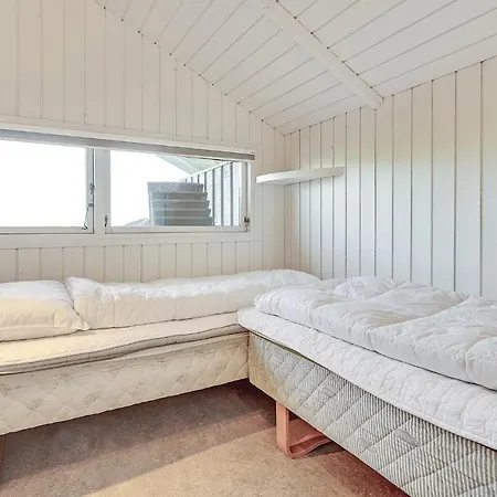 Сasa de vacaciones Three-bedroom In
